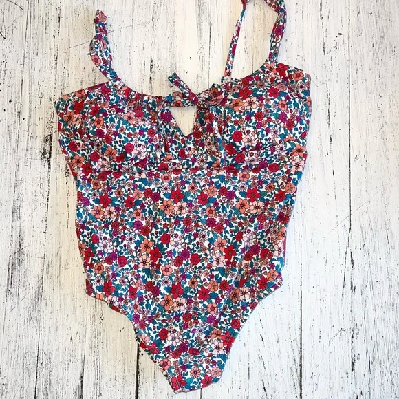 New with tags Time and Tru floral one-piece swimsuit in size XL (16–18). - Picture 6 of 8